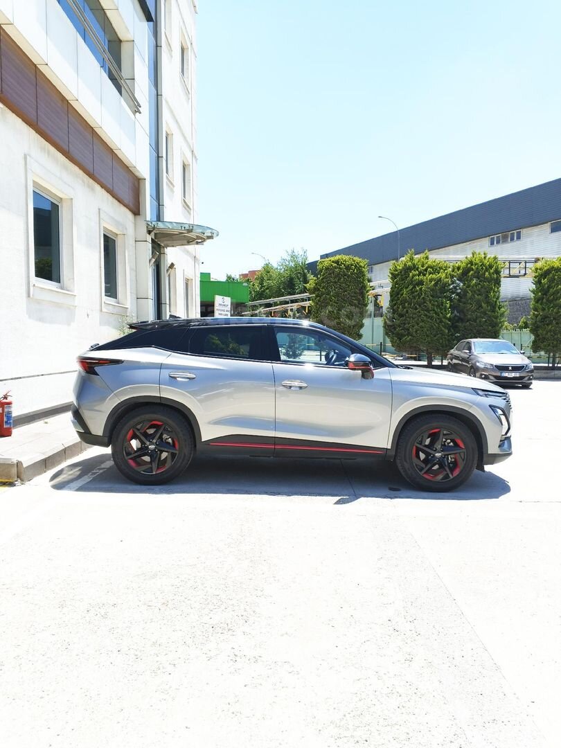 Sahibinden Chery Omoda 5 1.6 T-GDI Luxury 2023 Model Gaziantep 39.000 km Gri (metalik) 3
