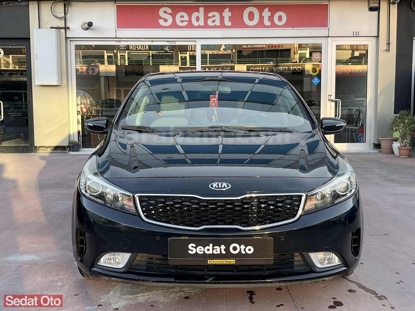 Galeriden Kia Cerato 1.6 CRDi Concept Plus 2017 Model İstanbul 171.000 km Siyah 2