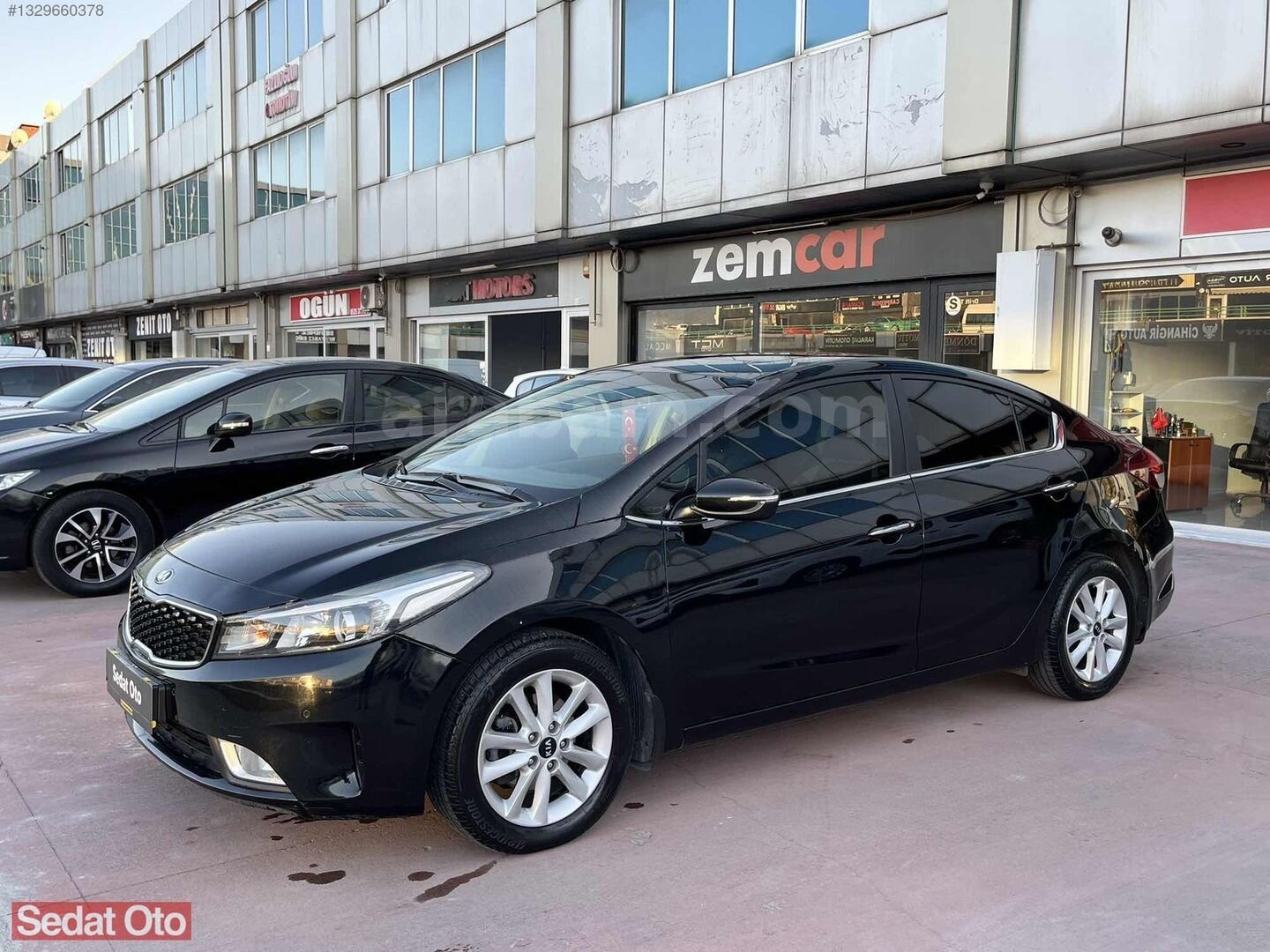Galeriden Kia Cerato 1.6 CRDi Concept Plus 2017 Model İstanbul 171.000 km Siyah 4
