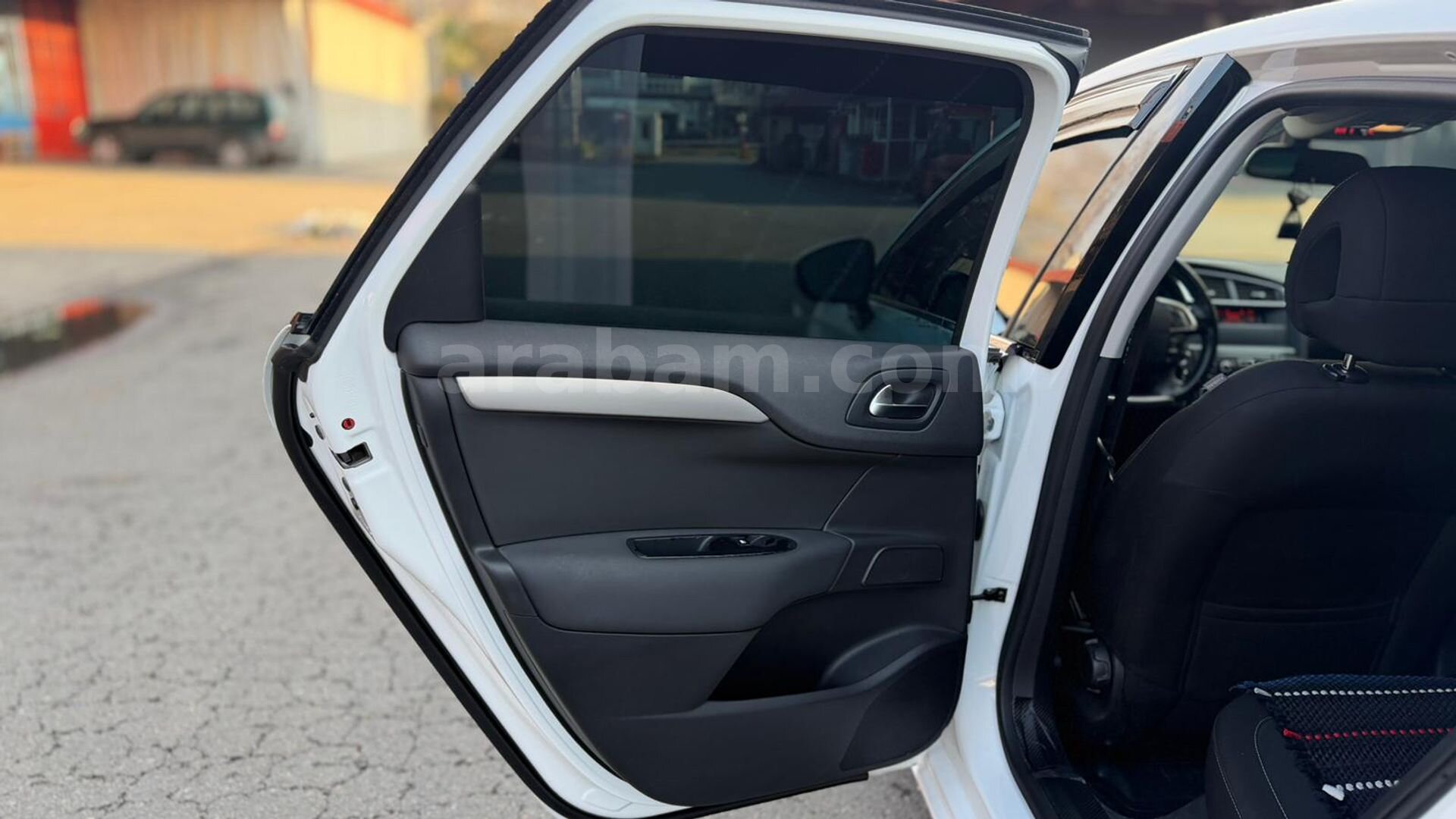 Sahibinden Citroen C4 1.6 e-HDi Confort Plus 2012 Model Trabzon 163.500 km Beyaz 5