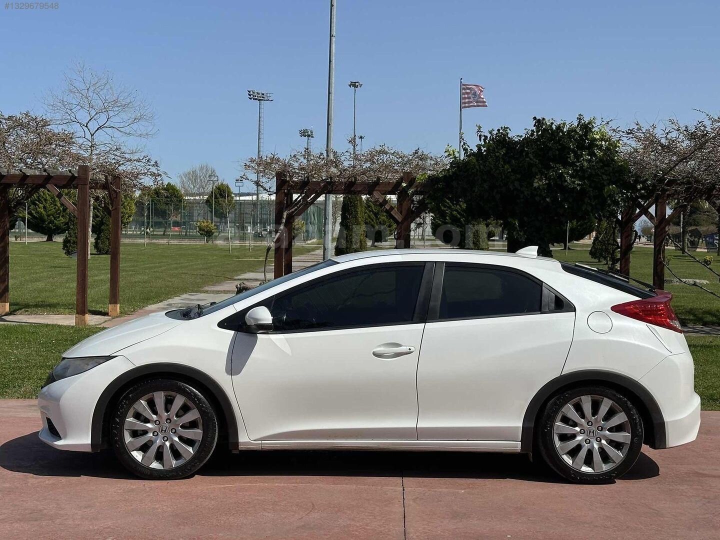 Galeriden Honda Civic 1.6i DTEC Sport 2013 Model Samsun 270.000 km Beyaz 3