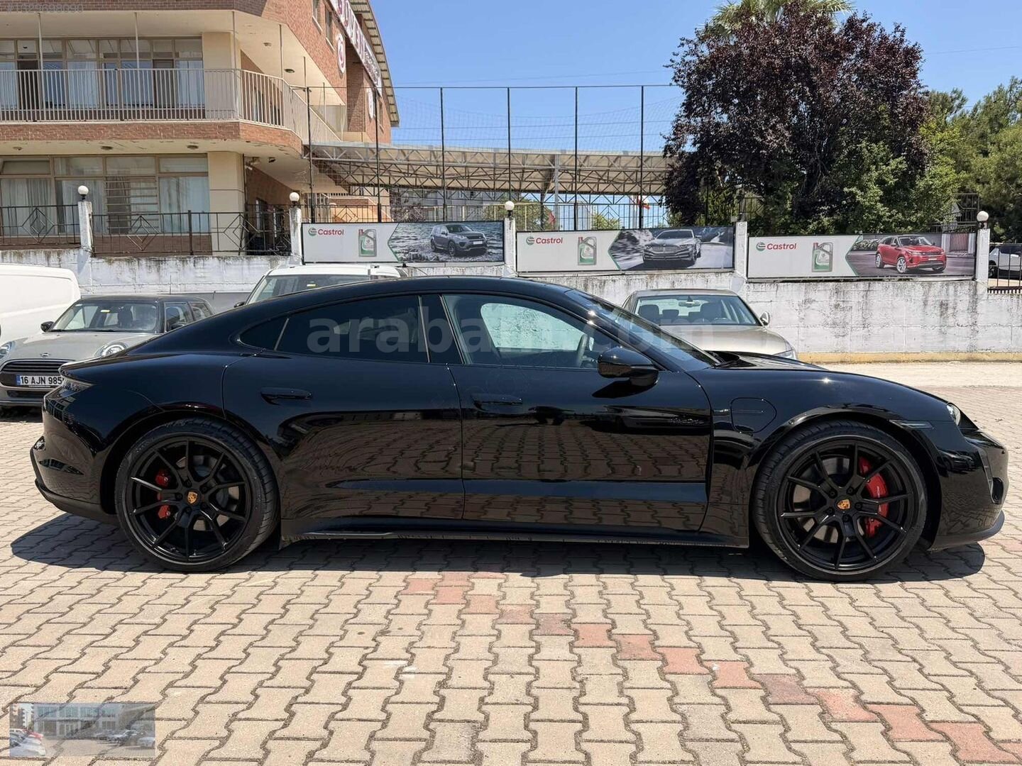 Galeriden Porsche Taycan Elektrik GTS 2023 Model Bursa 20.000 km Siyah 3