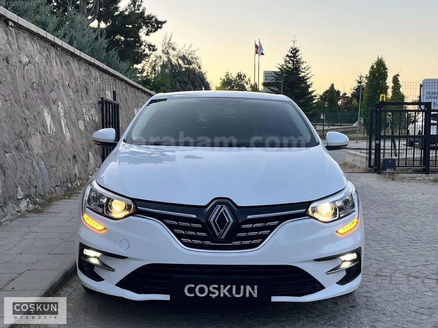 Galeriden Renault Megane 1.3 TCe Joy 2021 Model Ankara 153.000 km Beyaz 1