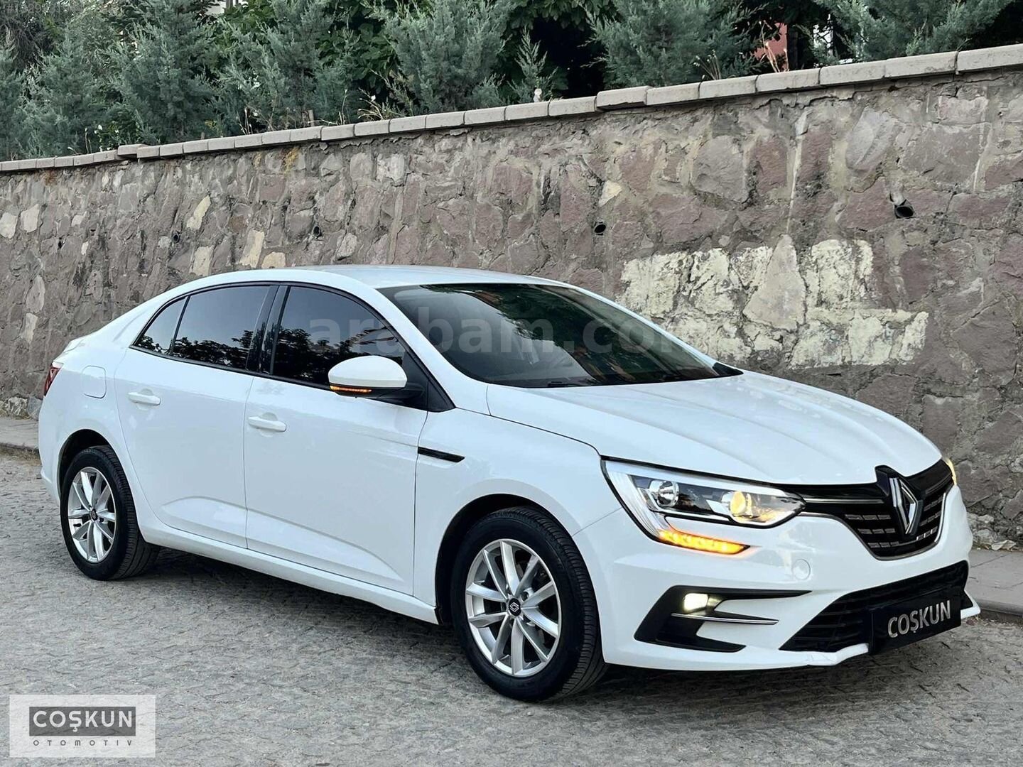 Galeriden Renault Megane 1.3 TCe Joy 2021 Model Ankara 153.000 km Beyaz 3