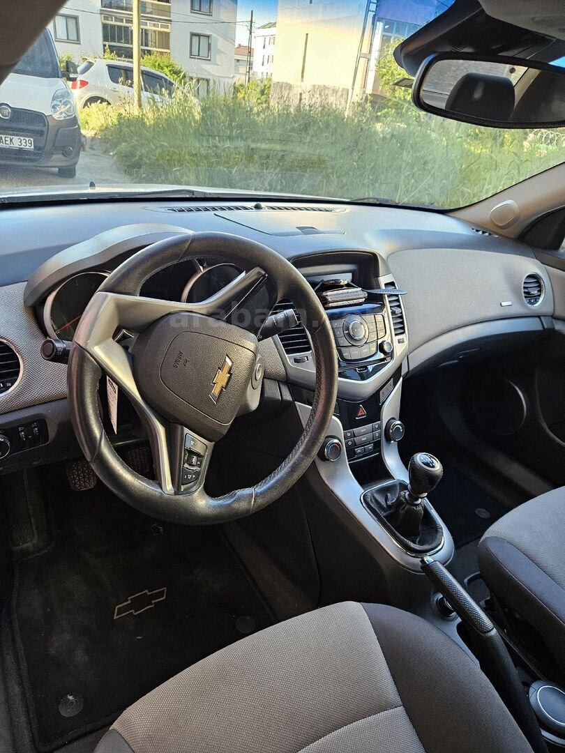 Sahibinden Chevrolet Cruze 1.6 LS 2010 Model İstanbul 204.000 km Beyaz 6