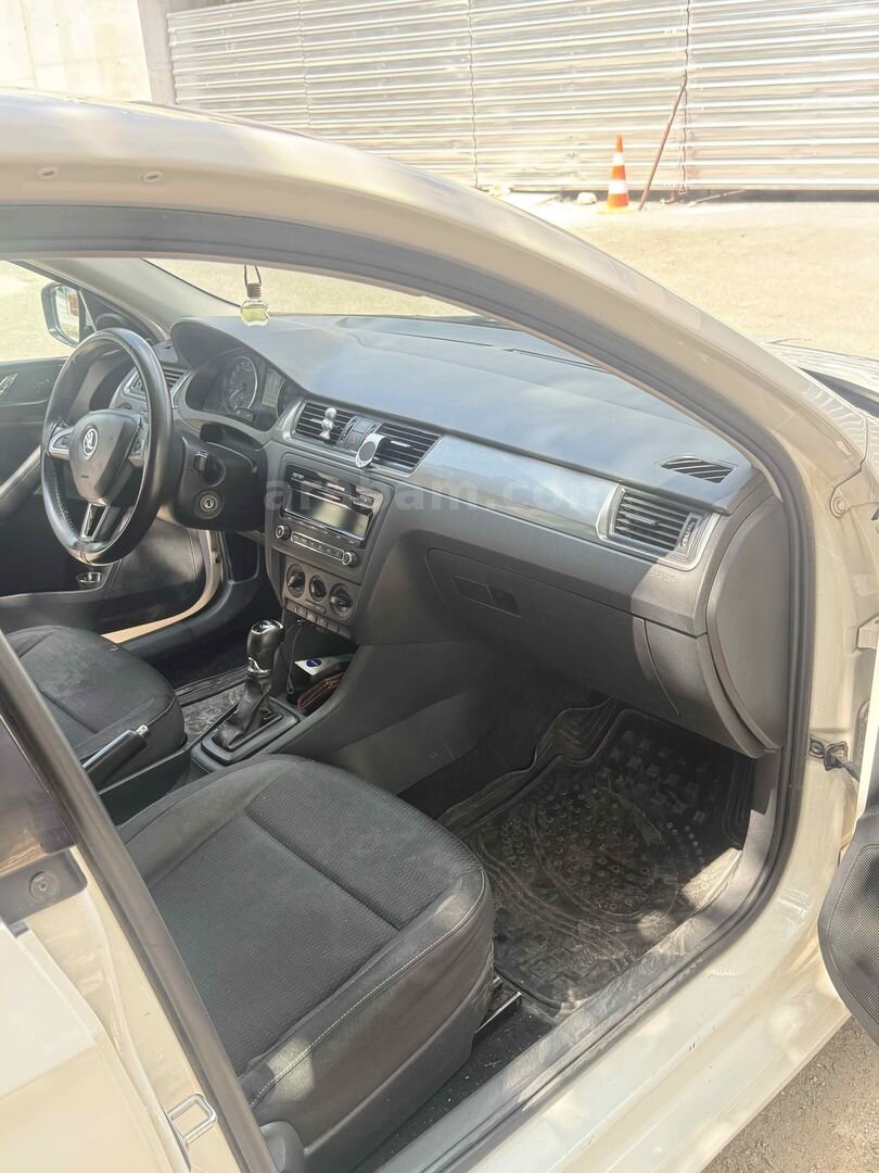 Galeriden Skoda Rapid 1.6 CR TDI Ambition 2015 Model Gaziantep 263.000 km Beyaz 7