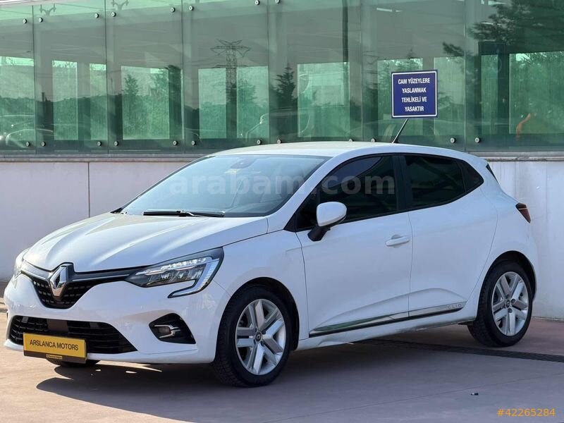 Galeriden Renault Clio 1.0 TCe Touch 2022 Model İstanbul 70.000 km Beyaz