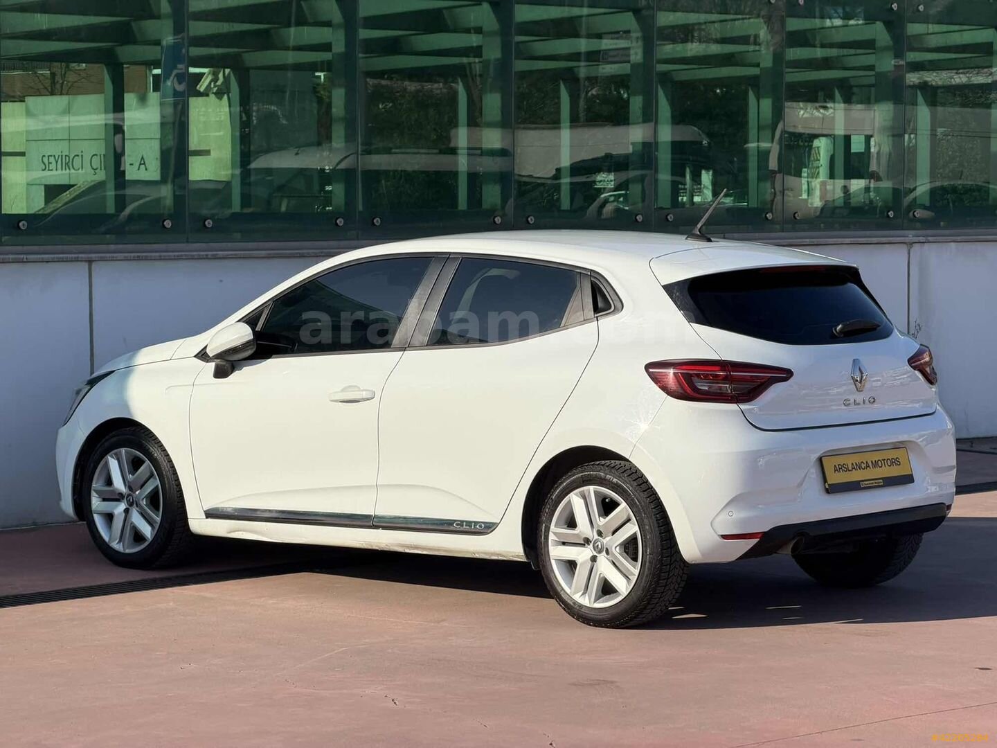 Galeriden Renault Clio 1.0 TCe Touch 2022 Model İstanbul 70.000 km Beyaz 6