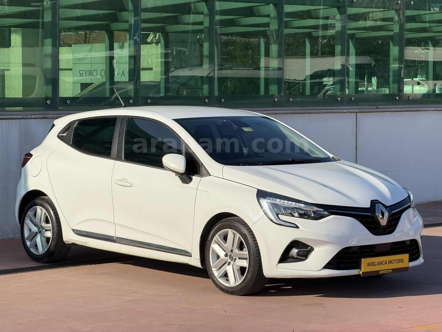 Galeriden Renault Clio 1.0 TCe Touch 2022 Model İstanbul 70.000 km Beyaz 2