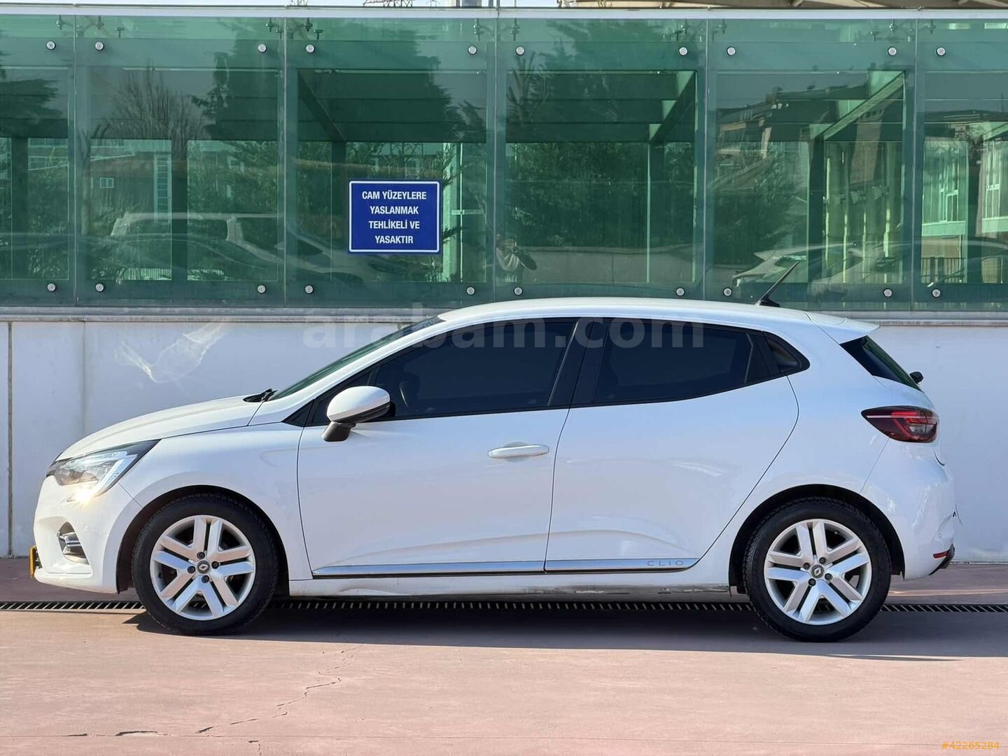 Galeriden Renault Clio 1.0 TCe Touch 2022 Model İstanbul 70.000 km Beyaz 7