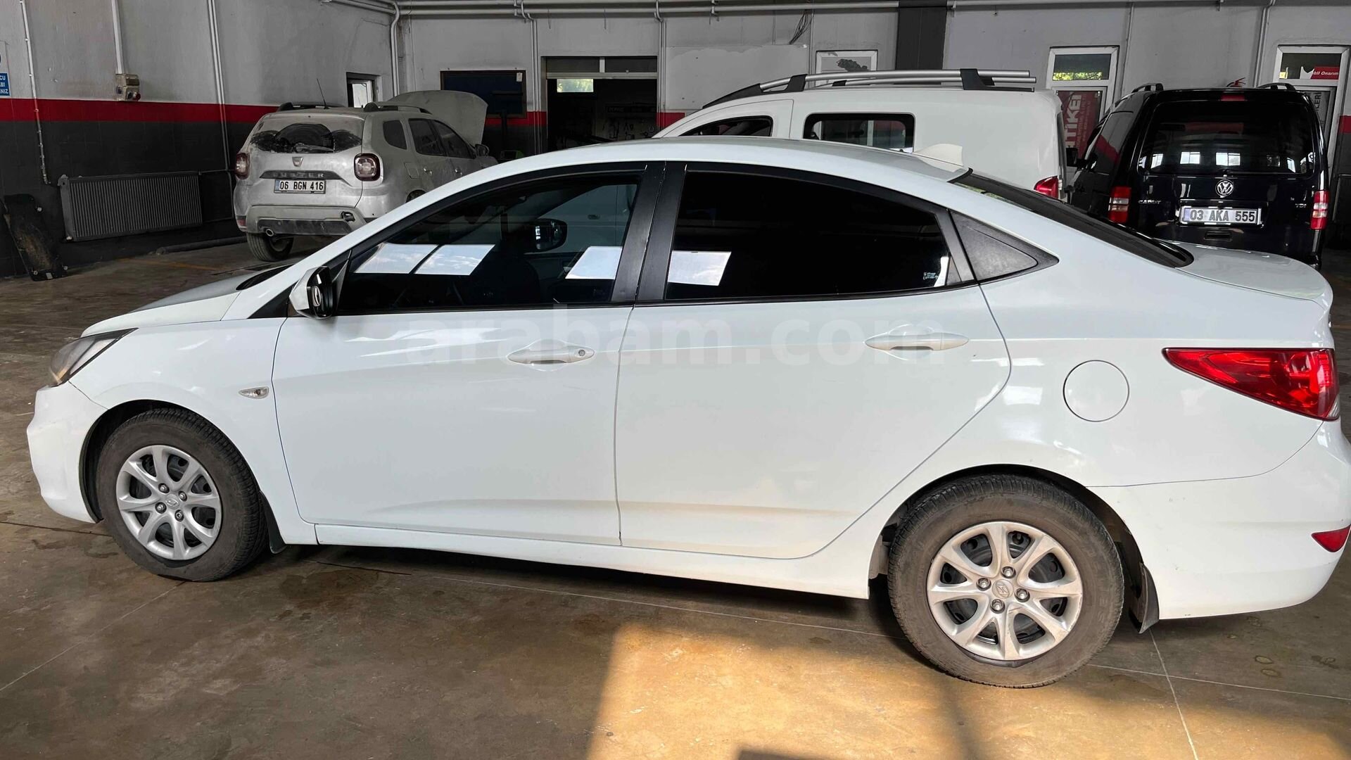 Sahibinden Hyundai Accent Blue 1.6 CRDI Mode 2014 Model Afyonkarahisar 280.000 km Beyaz 3