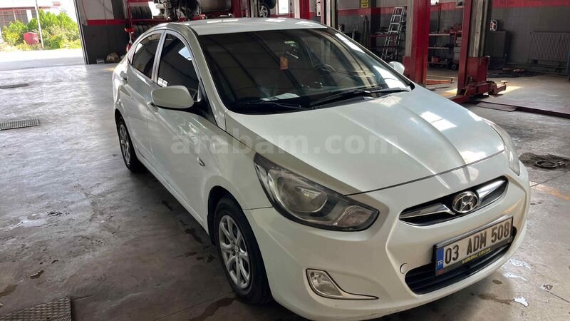 Sahibinden Hyundai Accent Blue 1.6 CRDI Mode 2014 Model Afyonkarahisar 280.000 km Beyaz