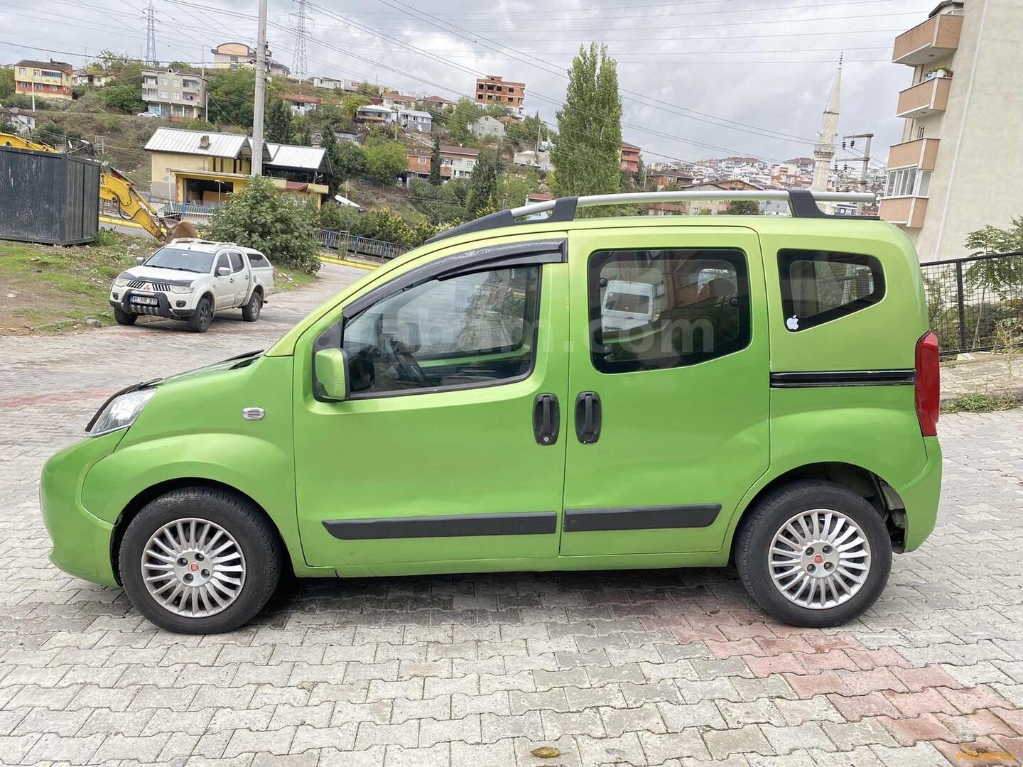 BERKAN OTO'dan satılık düzgün aile aracı fulll 4