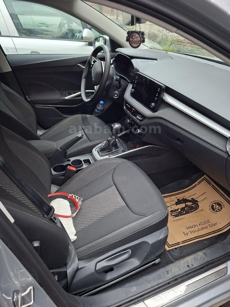 Sahibinden Skoda Fabia 1.0 TSI Premium 2025 Model Elazığ 21.000 km Gri (Gümüş) 3