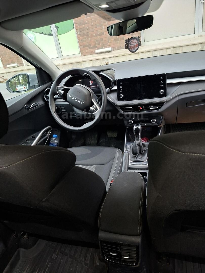 Sahibinden Skoda Fabia 1.0 TSI Premium 2025 Model Elazığ 21.000 km Gri (Gümüş) 6