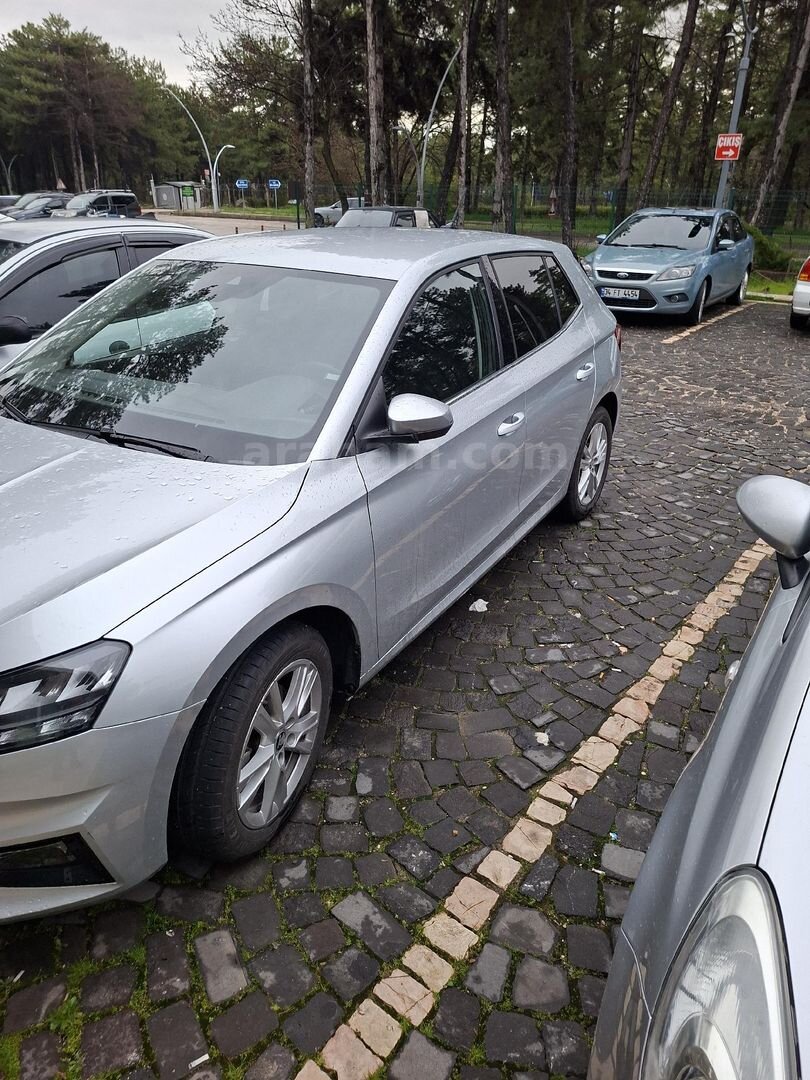 Sahibinden Skoda Fabia 1.0 TSI Premium 2025 Model Elazığ 21.000 km Gri (Gümüş) 2
