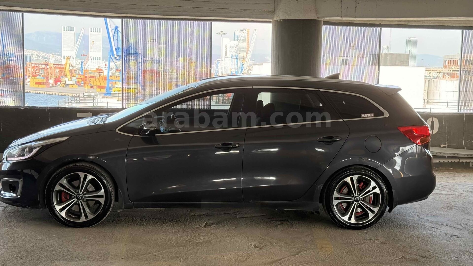 Sahibinden Kia Ceed 1.6 CRDi Premium SW 2017 Model İzmir 141.000 km Füme 4