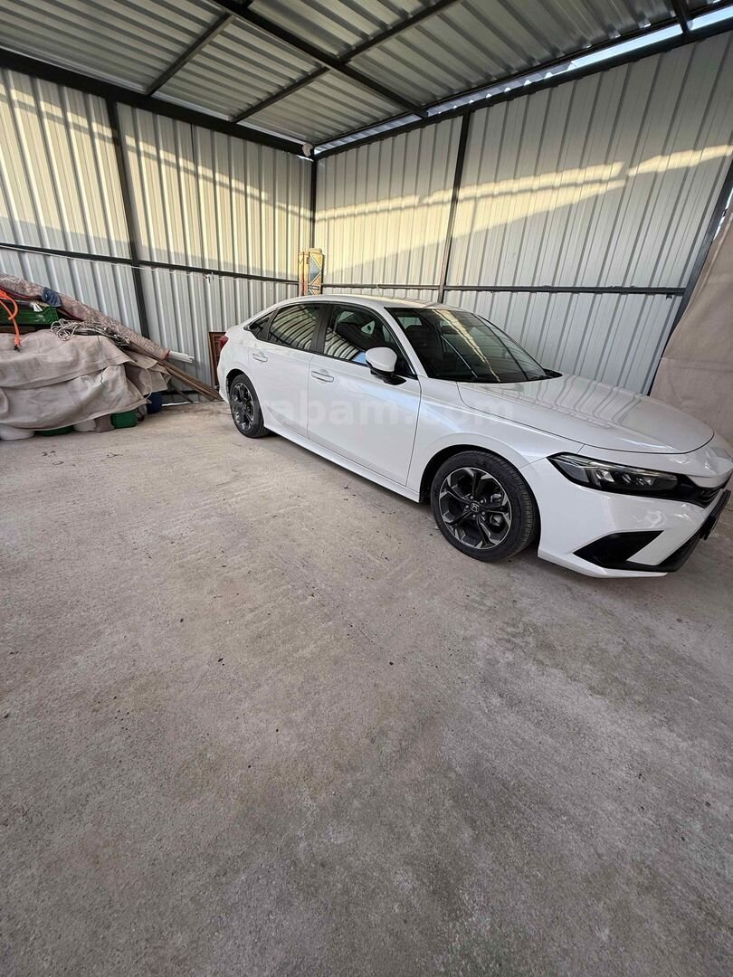 Sahibinden Honda Civic 1.5 i-VTEC Executive Plus 2024 Model Antalya 25.000 km Beyaz 2