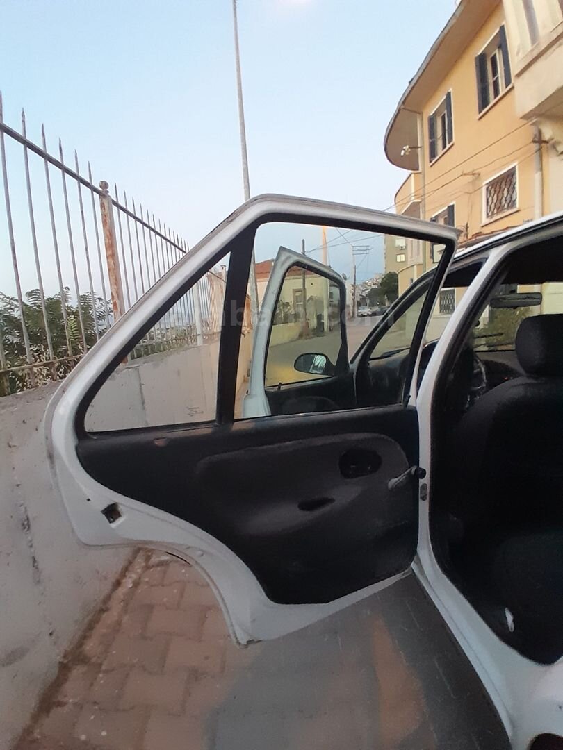 Sahibinden Citroen Saxo 1.4 SX 1997 Model İzmir 290.000 km Beyaz 5