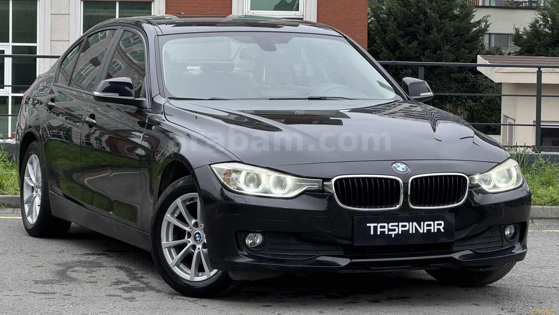 Galeriden BMW 3 Serisi 316i Standart 2013 Model İstanbul 198.000 km Siyah 2