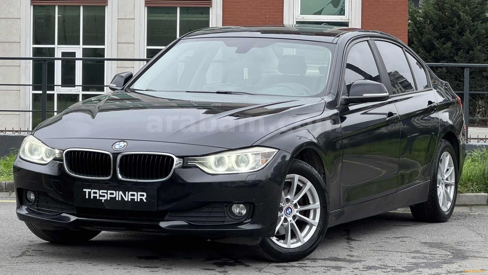 Galeriden BMW 3 Serisi 316i Standart 2013 Model İstanbul 198.000 km Siyah 1
