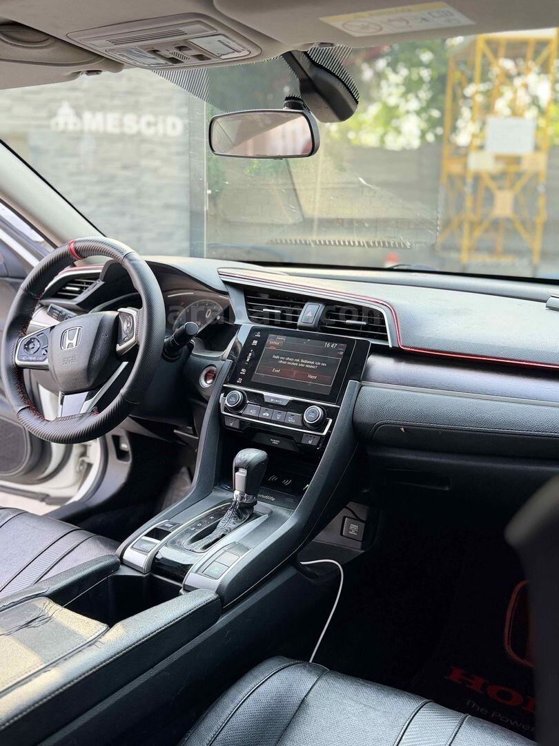 Sahibinden Honda Civic 1.6i VTEC Executive 2019 Model Diyarbakır 206.000 km Beyaz 1