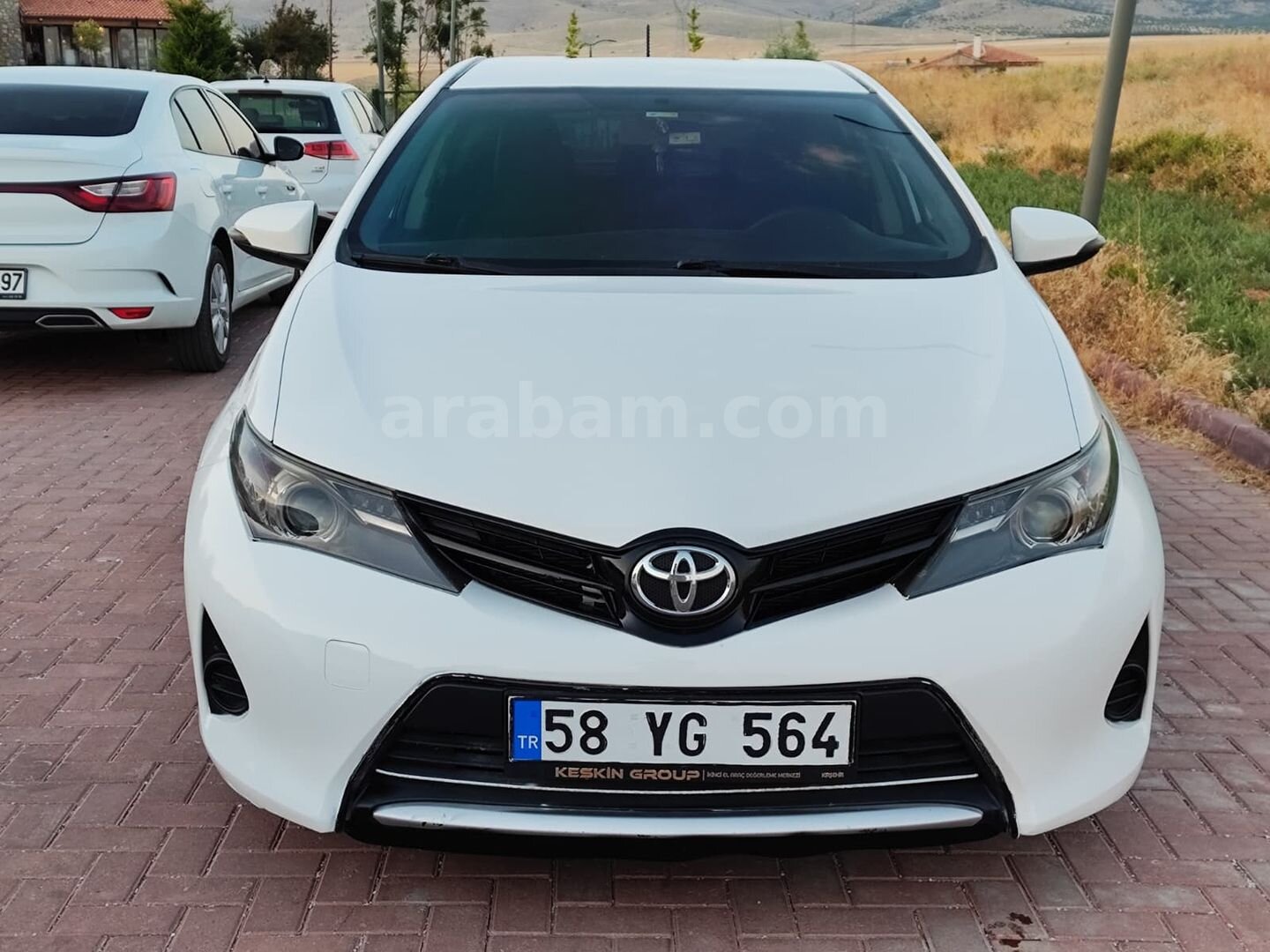 Galeriden Toyota Auris 1.33 Life 2013 Model Kırşehir 130.000 km Beyaz 2