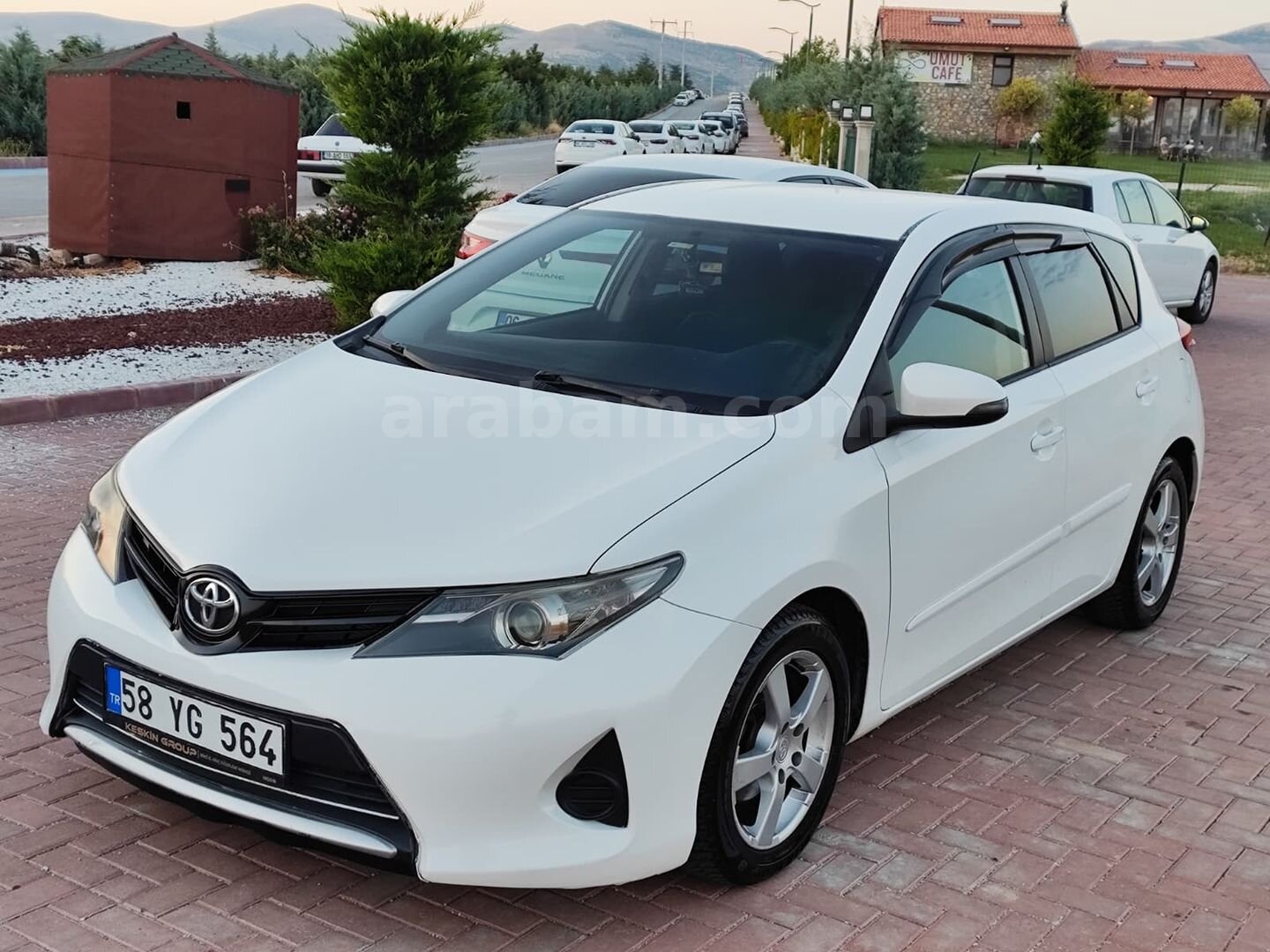 Galeriden Toyota Auris 1.33 Life 2013 Model Kırşehir 130.000 km Beyaz 4