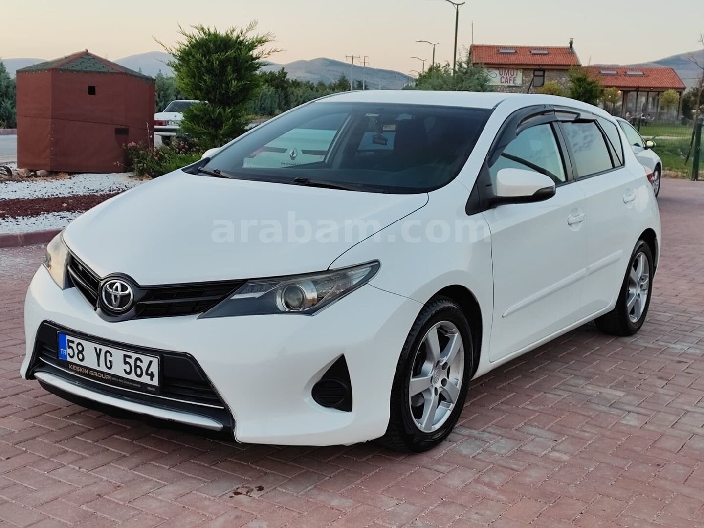 Galeriden Toyota Auris 1.33 Life 2013 Model Kırşehir 130.000 km Beyaz 5