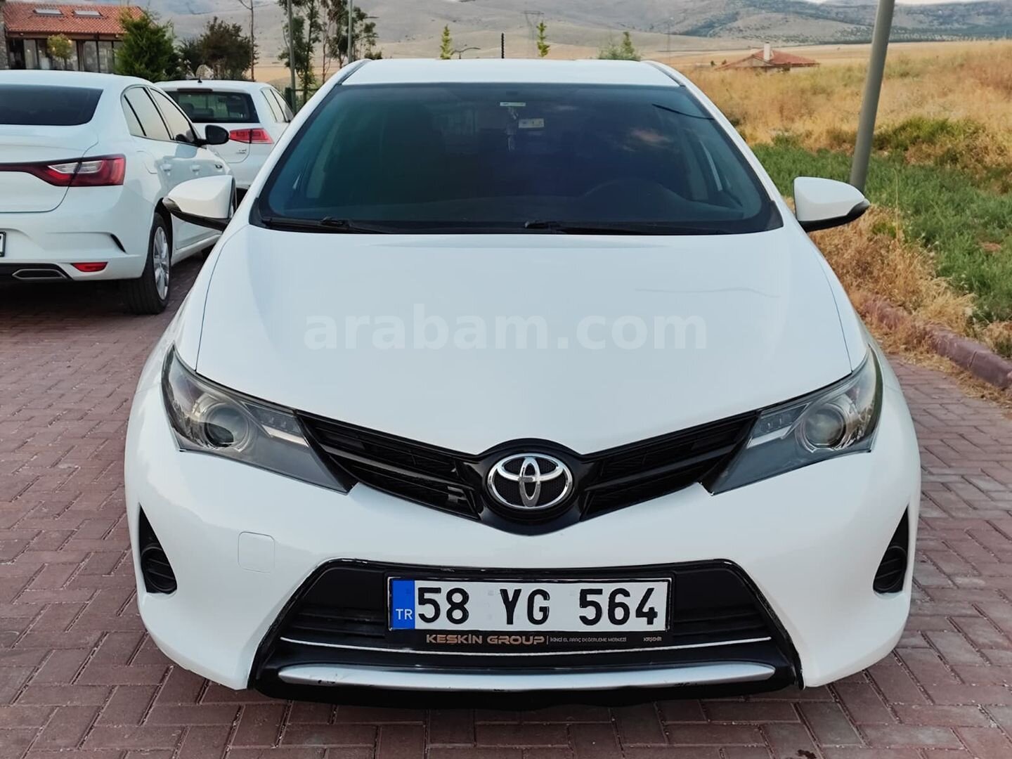 Galeriden Toyota Auris 1.33 Life 2013 Model Kırşehir 130.000 km Beyaz 3