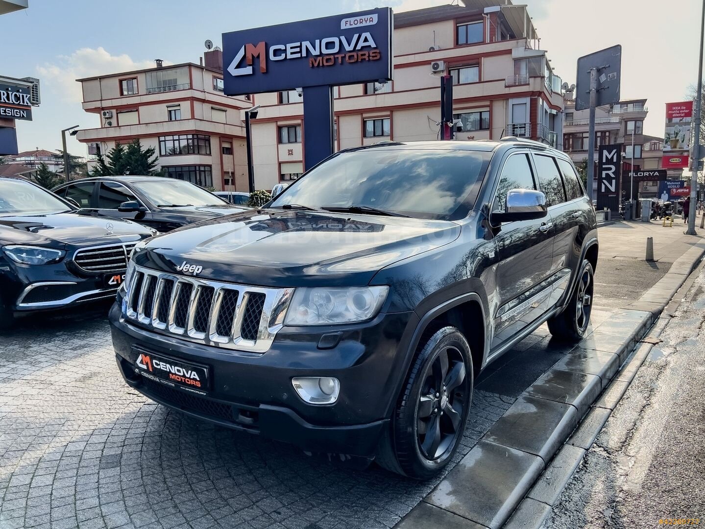Galeriden Jeep Grand Cherokee 3.0 CRD Overland 2011 Model İstanbul 354.000 km Siyah 1
