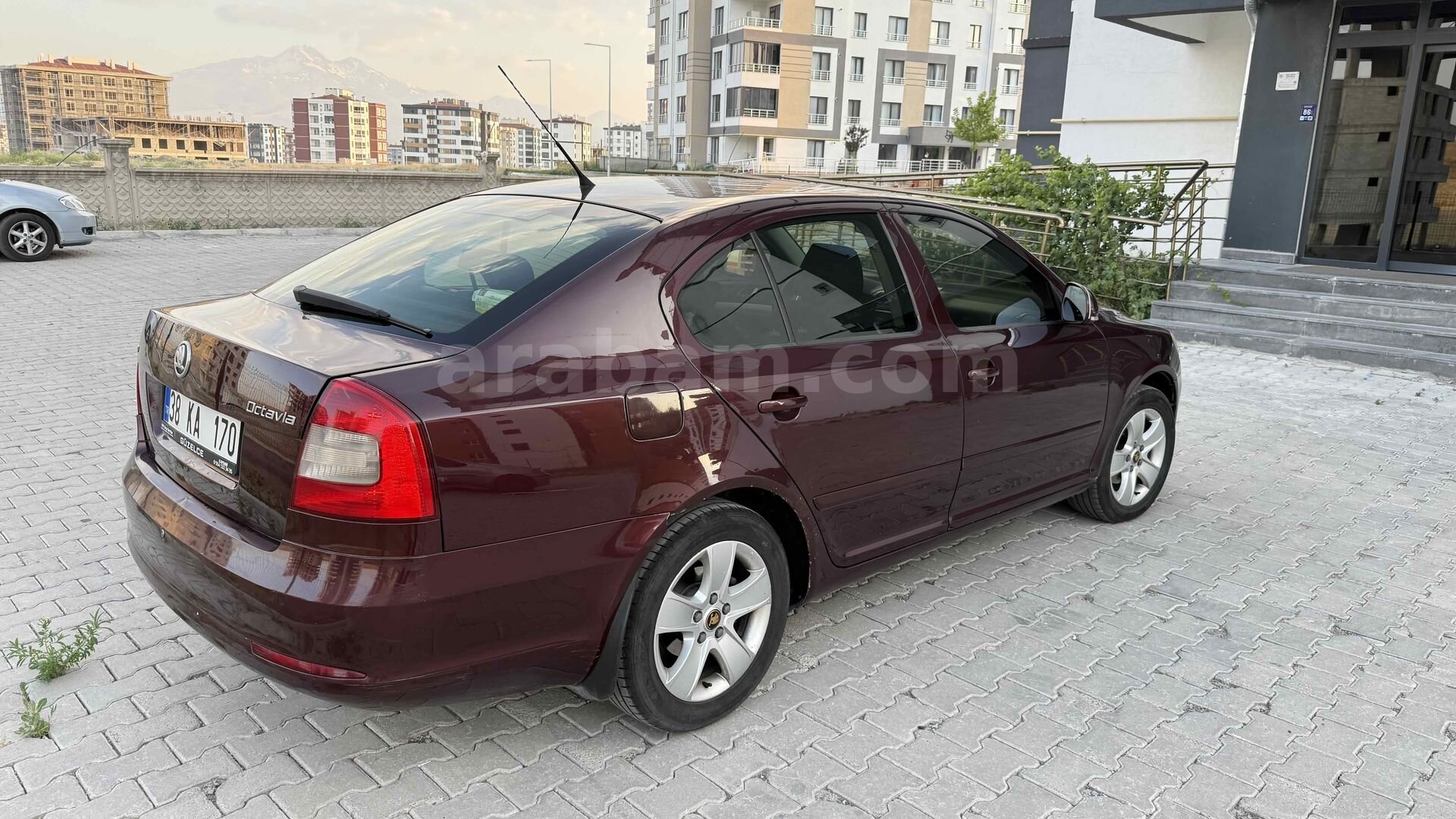 Sahibinden Skoda Octavia 1.6 TDI Ambiente 2011 Model Kayseri 310.000 km Bordo 1