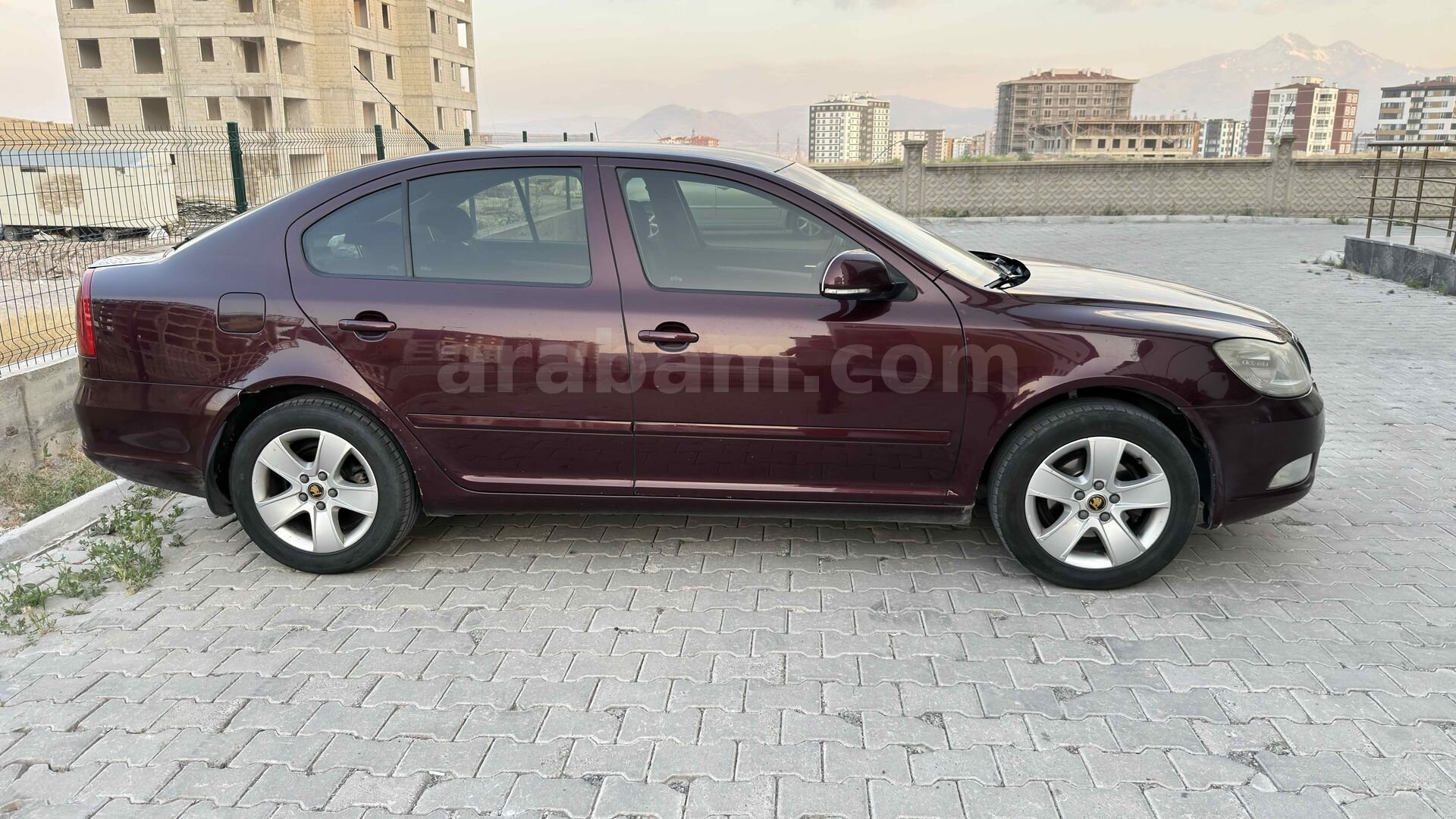 Sahibinden Skoda Octavia 1.6 TDI Ambiente 2011 Model Kayseri 310.000 km Bordo 3