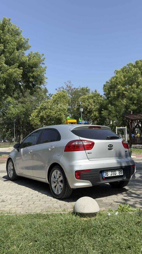 Sahibinden Kia Rio 1.4 CRDi Concept 2016 Model Bursa 116.548 km Gri (Gümüş) 6