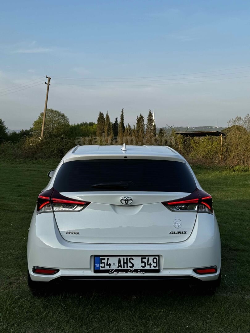 Sahibinden Toyota Auris 1.33 Life 2015 Model Sakarya 43.000 km Beyaz 4
