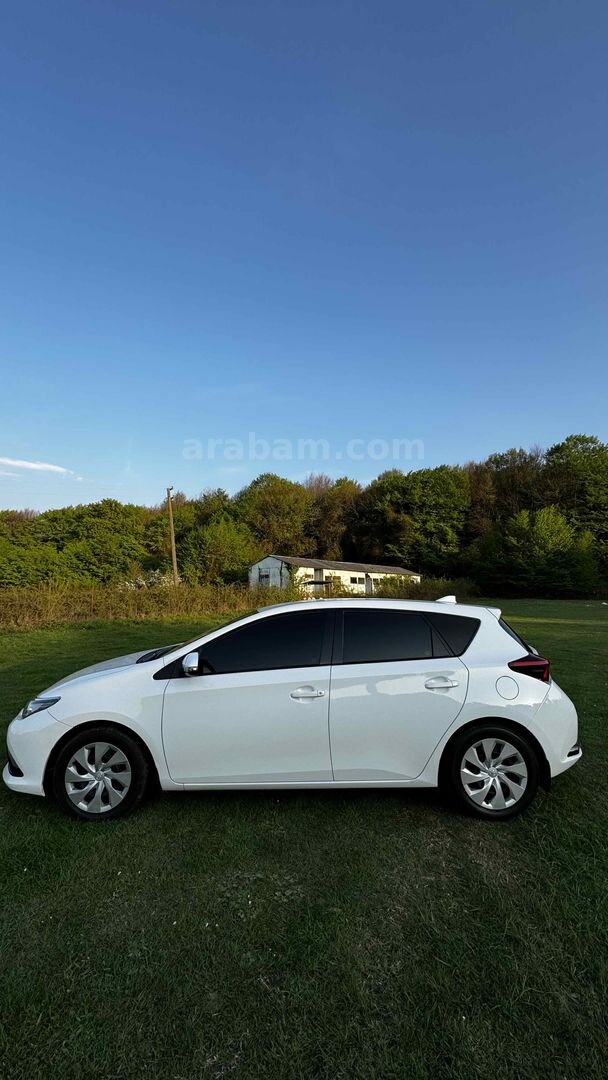 Sahibinden Toyota Auris 1.33 Life 2015 Model Sakarya 43.000 km Beyaz 2