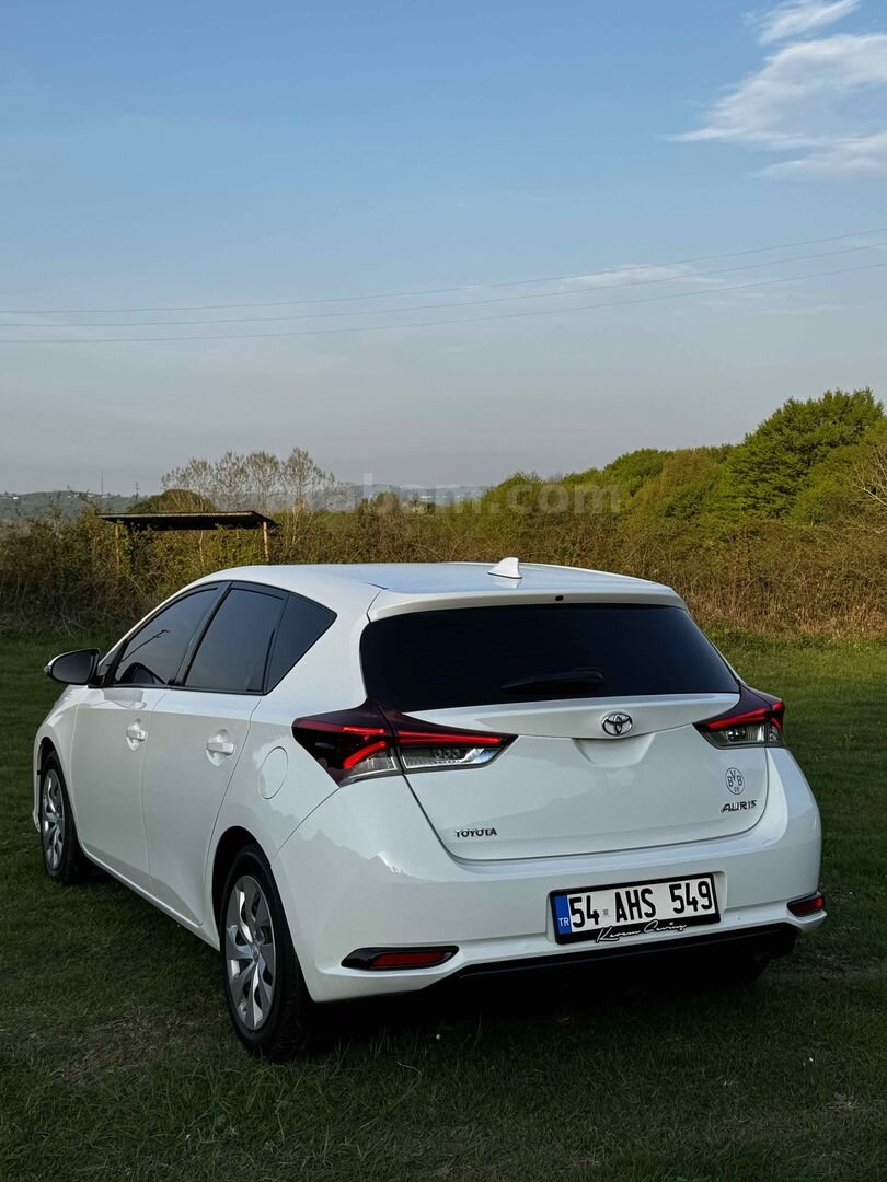 Sahibinden Toyota Auris 1.33 Life 2015 Model Sakarya 43.000 km Beyaz 3