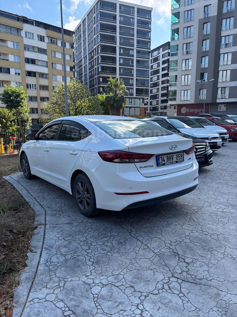 Galeriden Hyundai Elantra 1.6 CRDi Elite 2018 Model Samsun 272.000 km Beyaz 7