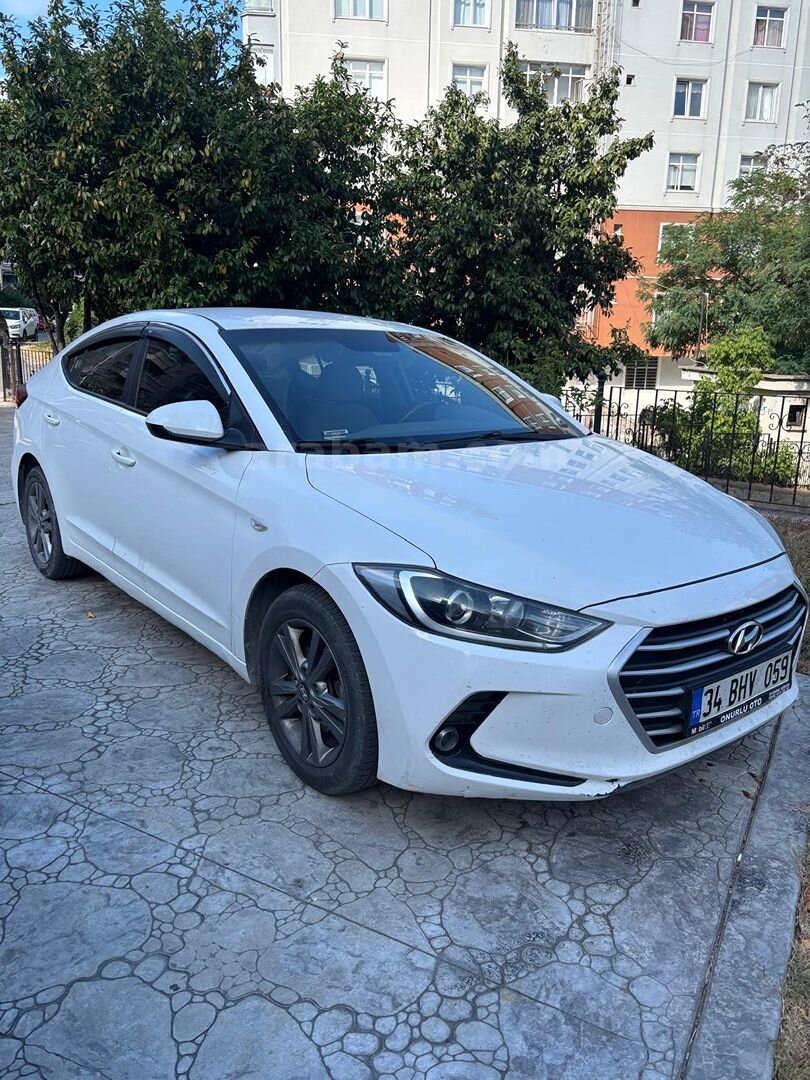 Galeriden Hyundai Elantra 1.6 CRDi Elite 2018 Model Samsun 272.000 km Beyaz 3