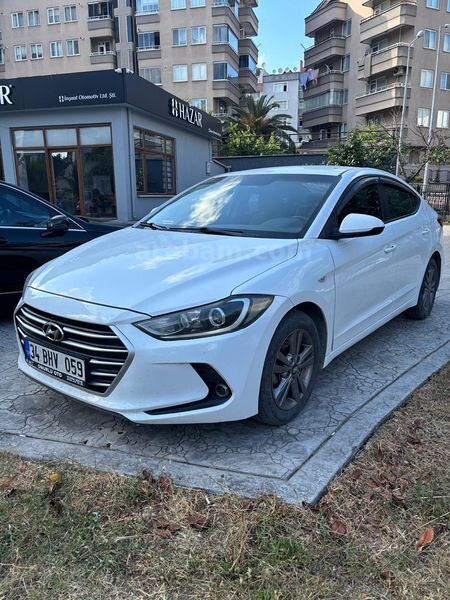 Galeriden Hyundai Elantra 1.6 CRDi Elite 2018 Model Samsun 272.000 km Beyaz