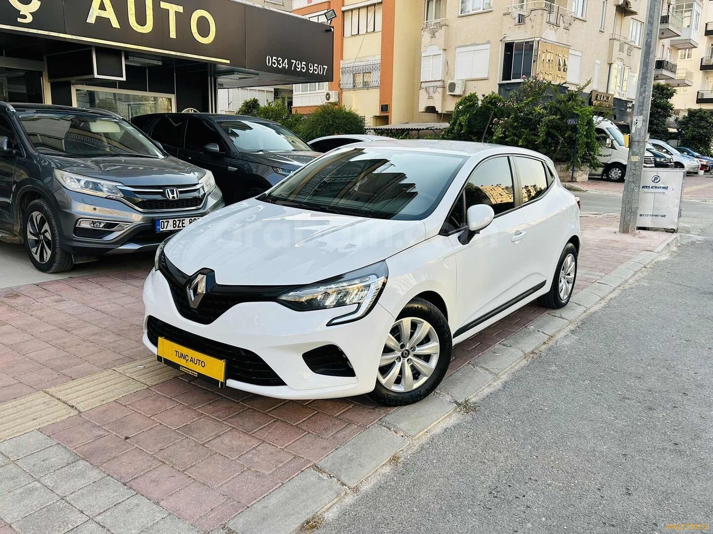 Galeriden Renault Clio 1.0 TCe Joy 2021 Model Antalya 166.000 km Beyaz 4