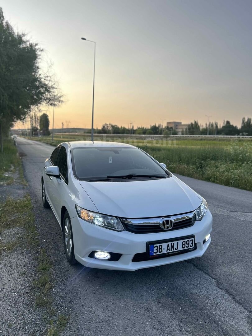 Sahibinden Honda Civic 1.6i VTEC Eco Premium 2014 Model Kayseri 149.200 km Beyaz 2