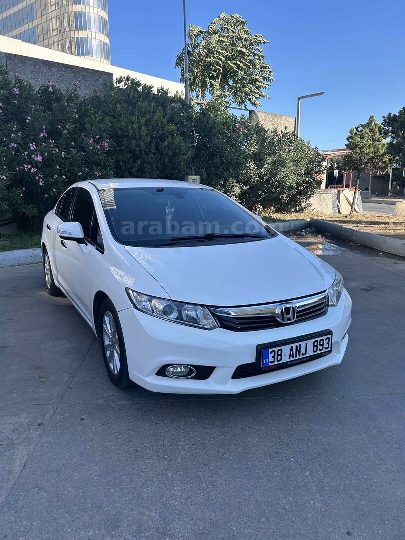 Sahibinden Honda Civic 1.6i VTEC Eco Premium 2014 Model Kayseri 149.200 km Beyaz 5