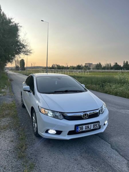 Sahibinden Honda Civic 1.6i VTEC Eco Premium 2014 Model Kayseri 149.200 km Beyaz