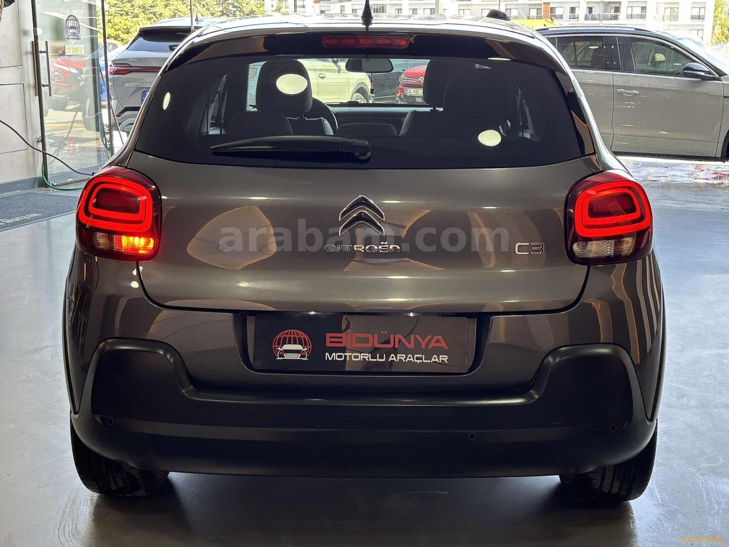 Galeriden Citroen C3 1.2 PureTech Shine 2024 Model İstanbul 27.000 km Gri 6