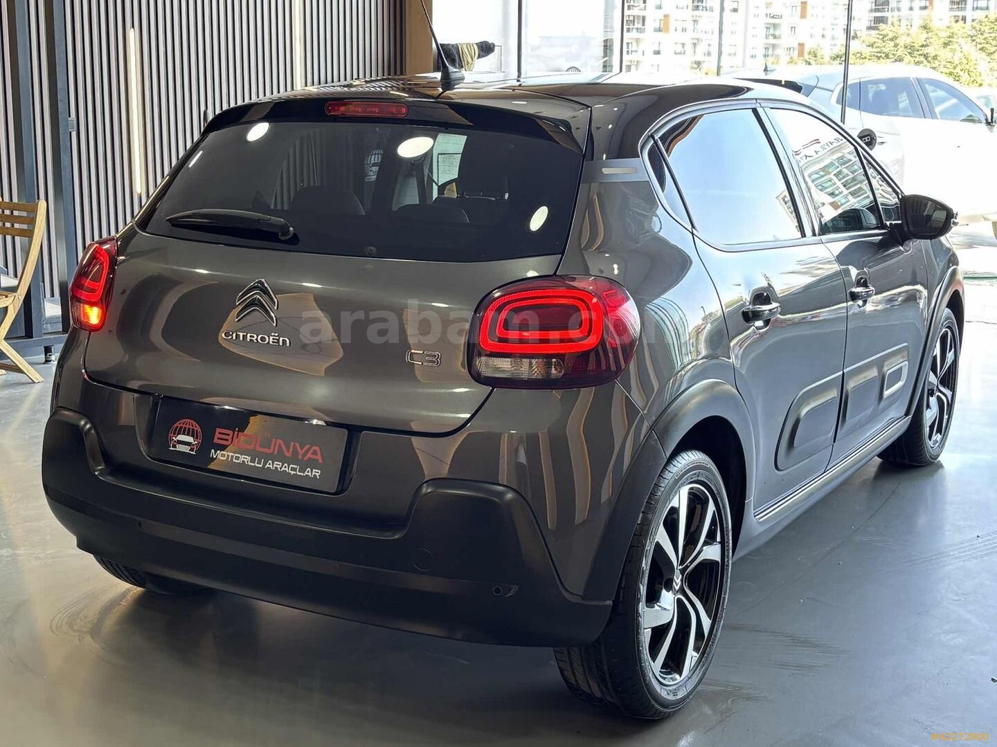 Galeriden Citroen C3 1.2 PureTech Shine 2024 Model İstanbul 27.000 km Gri 7
