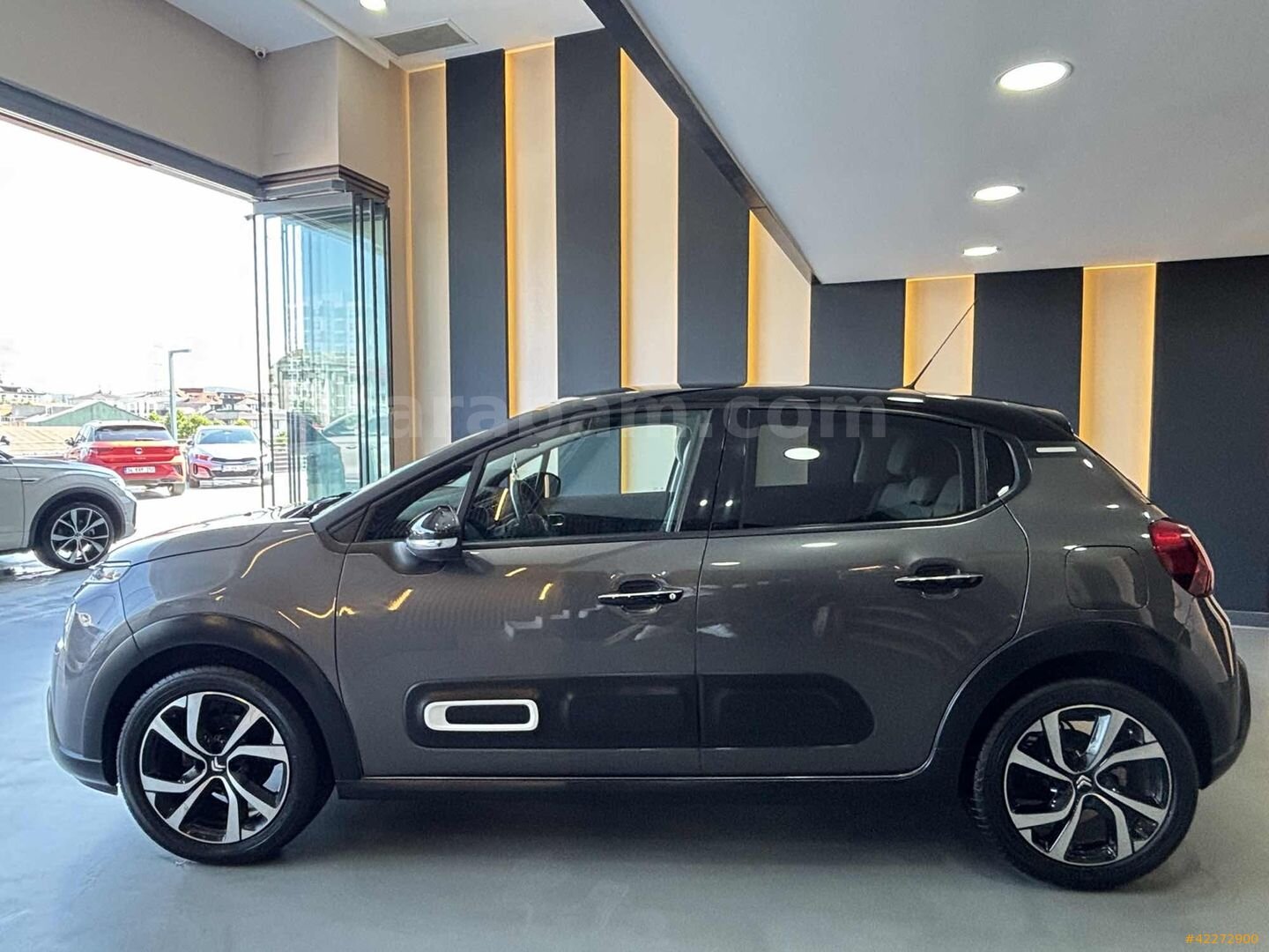 Galeriden Citroen C3 1.2 PureTech Shine 2024 Model İstanbul 27.000 km Gri 4