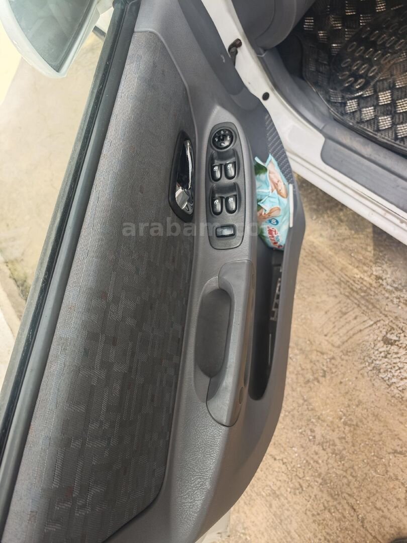 Sahibinden Hyundai Accent 1.6 Admire 2005 Model Çorum 255.000 km Beyaz 7