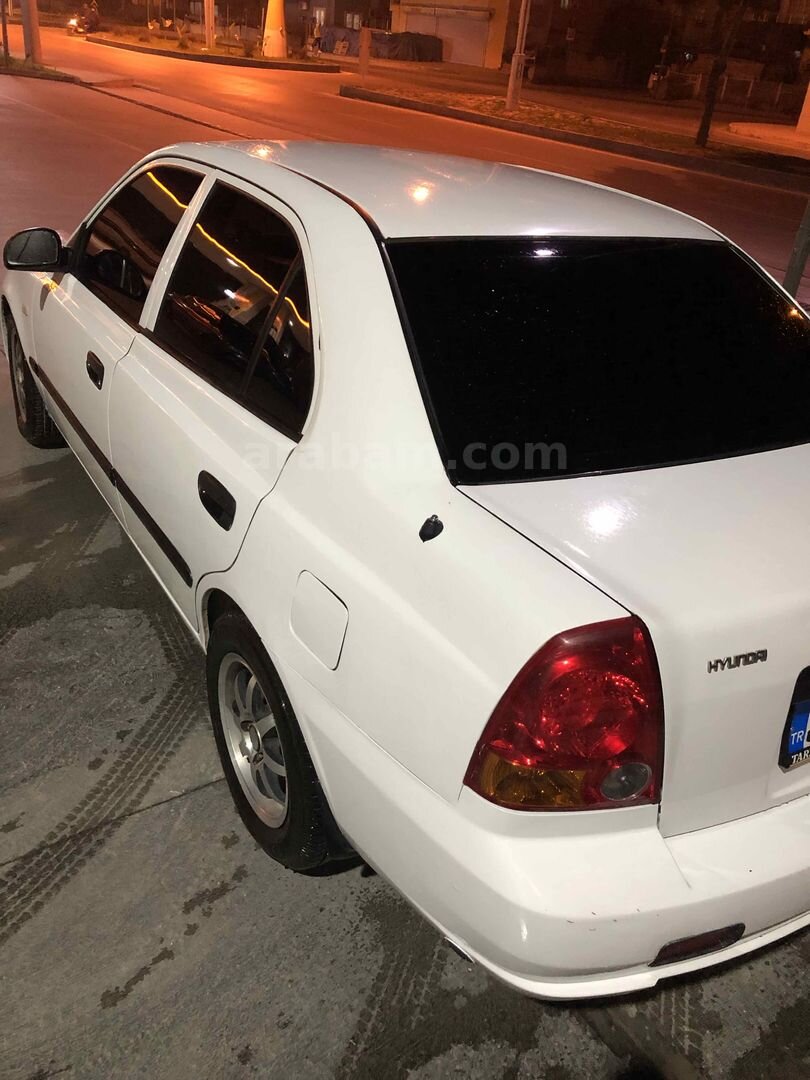 Sahibinden Hyundai Accent 1.3 Admire 2004 Model Mersin 258.000 km Beyaz 4
