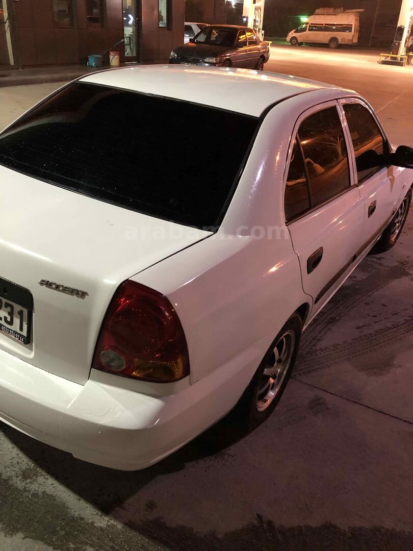 Sahibinden Hyundai Accent 1.3 Admire 2004 Model Mersin 258.000 km Beyaz 5